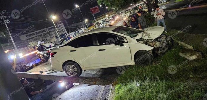 Por culpa del alcohol, chocan dos carros y una moto en Morelia