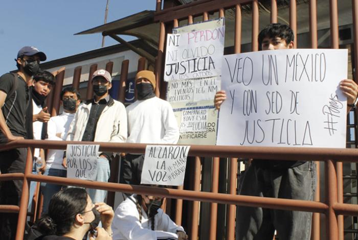 Por inseguridad y descuido del campus, alumnos del Tec de Morelia protestan contra la directora