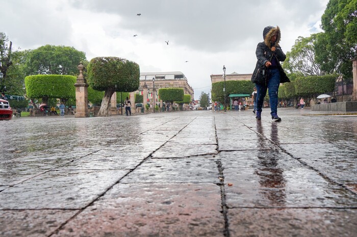 Por onda tropical 21 continuarán las lluvias este miércoles en Michoacán