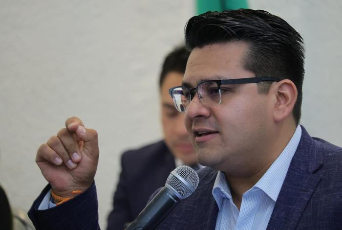 Por regular el consumo de cannabis se pronucia Toño Carreño