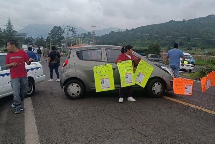 Por segundo día bloquean la carretera Pátzcuaro-Quiroga exigiendo la aparición de Leodegario Ceras Cuiriz
