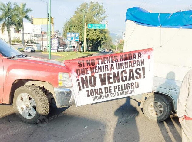 Por ‘zona de peligro’, propietarios de juegos bloquean calzada en Uruapan