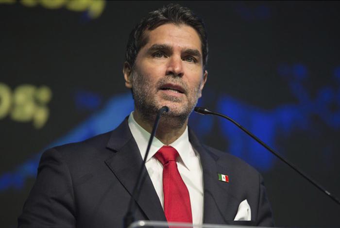 Posponen cumbre ultraconservadora de Eduardo Verástegui tras críticas a Milei