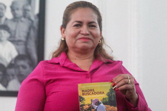 Premian libro de fundadora de Madres Buscadoras de Sonora