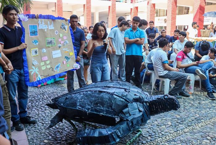 Prepa “Enrique Ramírez” gana concurso de tortugas recicladas en Lázaro Cárdenas
