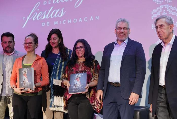 Presenta Bedolla catálogo que inmortaliza riqueza de danzas y fiestas de Michoacán