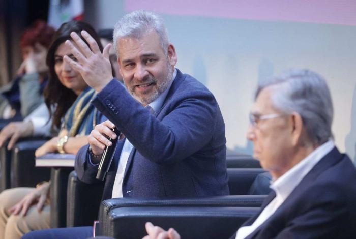 Presenta Bedolla catálogo que inmortaliza riqueza de danzas y fiestas de Michoacán