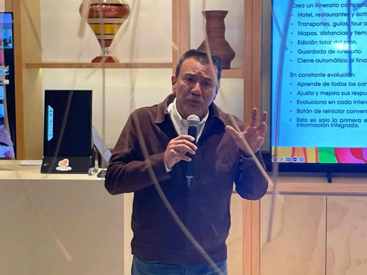 Presenta SECTUR Michoacán Tata Pancho, primera IA turística en su tipo en México