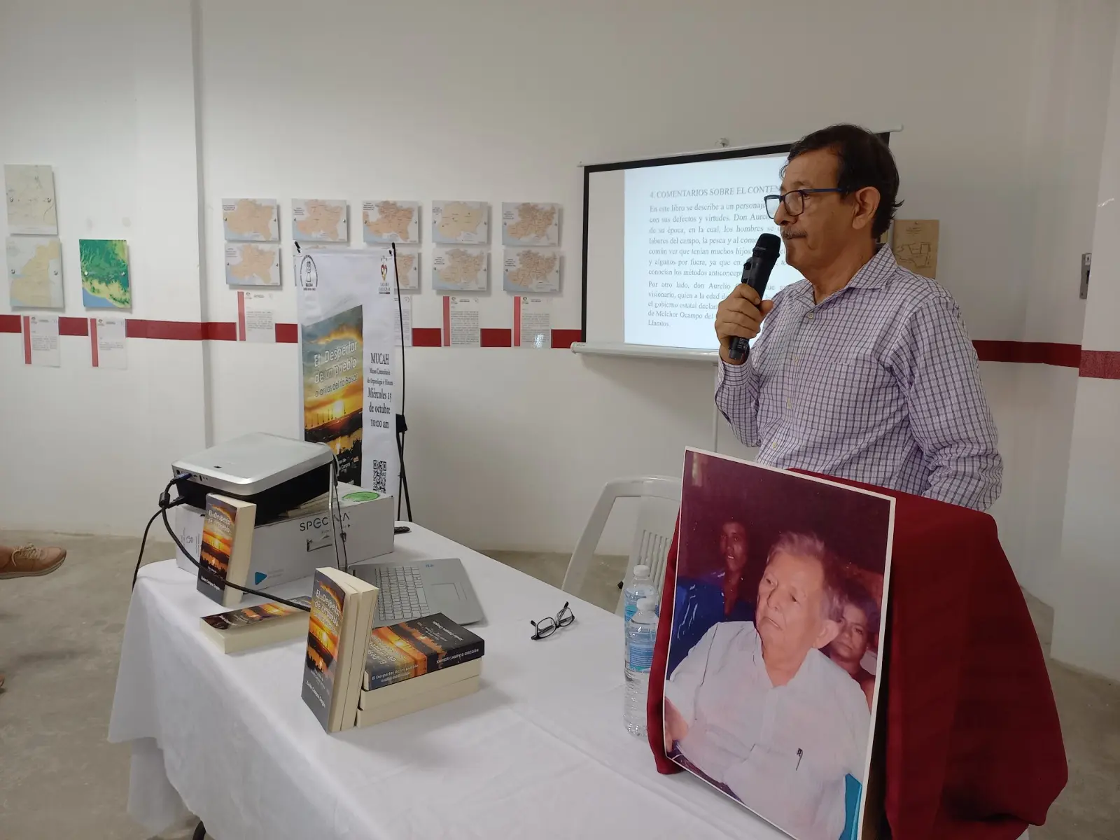 Presentan en el Museo Comunitario el libro “El Despertar de un Pueblo a la Orilla del Río Balsas”