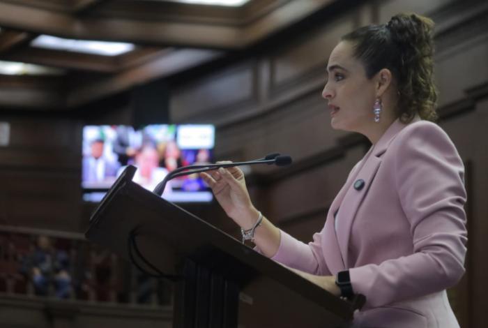 Presentan iniciativa de la “Ley Nicole”, para prohibir cirugías estéticas en menores de edad