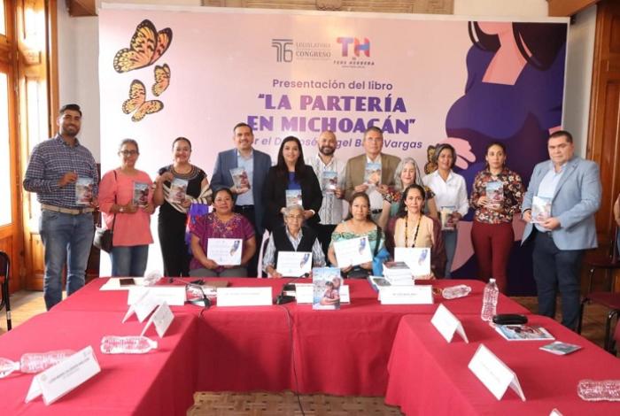 Presentan libro “La Partería en Michoacán” y se reconoce a las parteras tradiciones de la entidad
