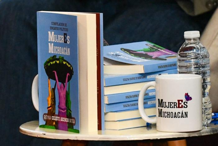 Presentan Mujeres Michoacán, testimonio de su lucha en la escena pública