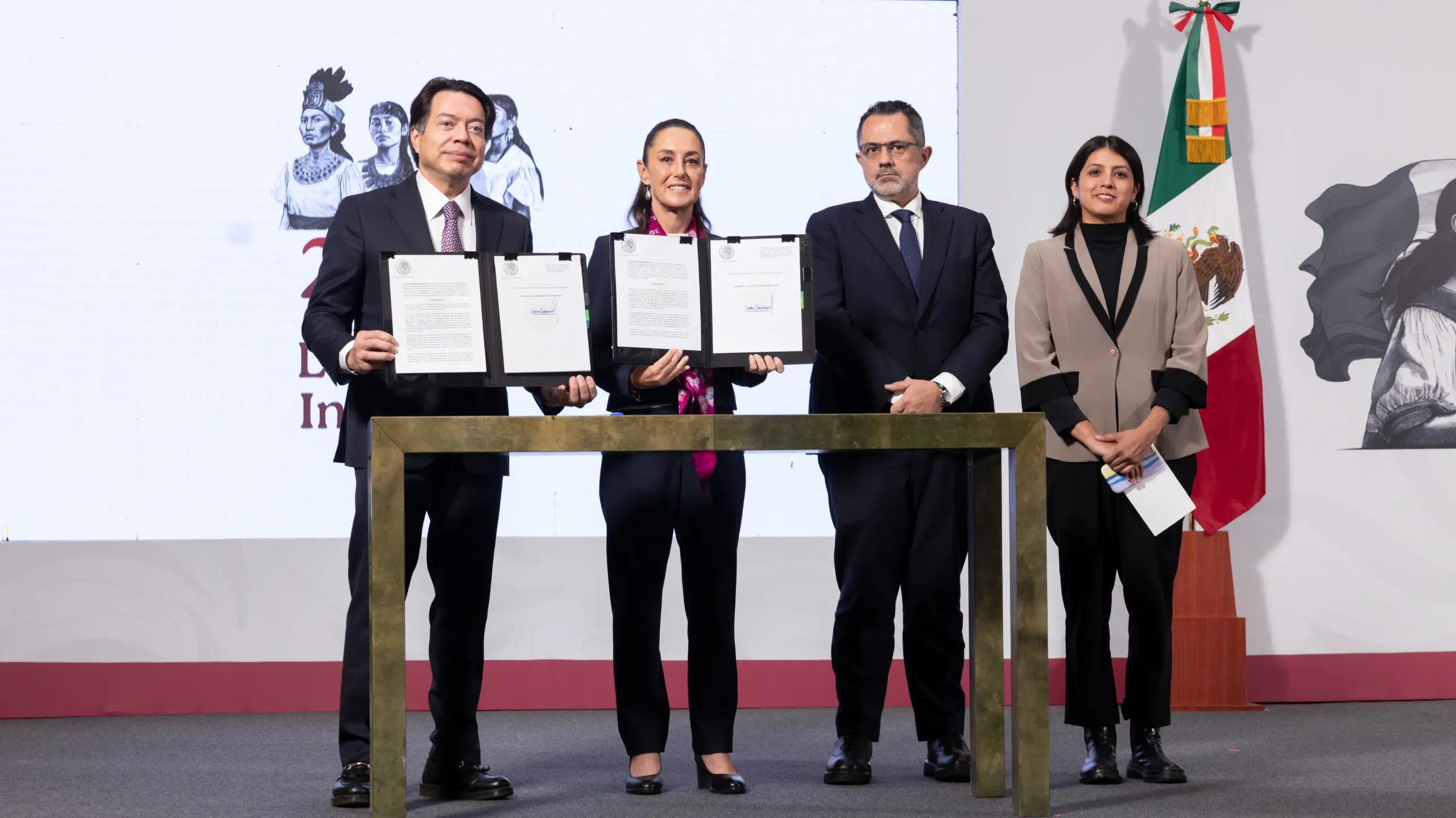 PRESIDENTA CLAUDIA SHEINBAUM FIRMA DECRETOS QUE MEJORAN LAS CONDICIONES LABORALES DEL MAGISTERIO: SE FACILITA LA MOVILIDAD Y SE REDUCE LA EDAD DE JUBILACIÓN