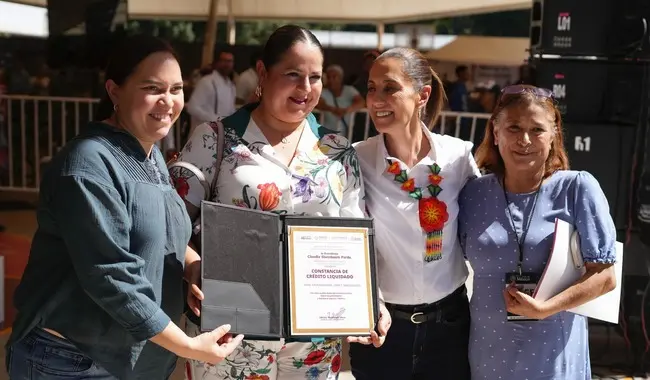Presidenta Claudia Sheinbaum entrega 510 escrituras y constancias de reducción en Tepic, Nayarit: “Se está haciendo por justicia”