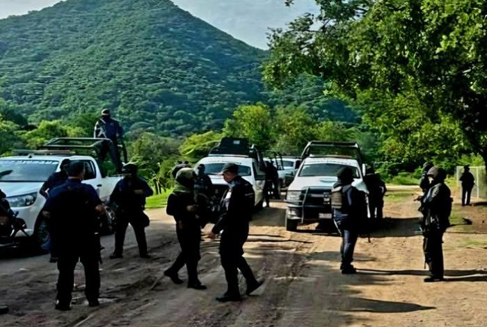 Presunto pistolero es hallado muerto con impactos de bala, en Parácuaro