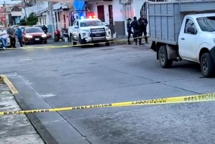 Presuntos sicarios asesinan a un hombre al interior de un taller mecánico en Uruapan
