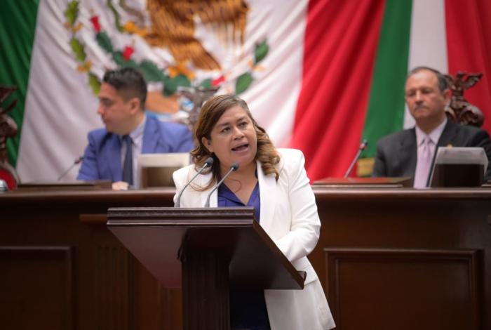 Propone Belinda Iturbide visibilizar a los trabajadores del Congreso de Michoacán