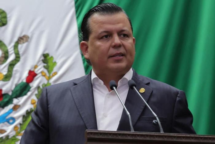 Propone Memo Valencia equipar con extintores todas las patrullas de Michoacán para apoyar en incendios