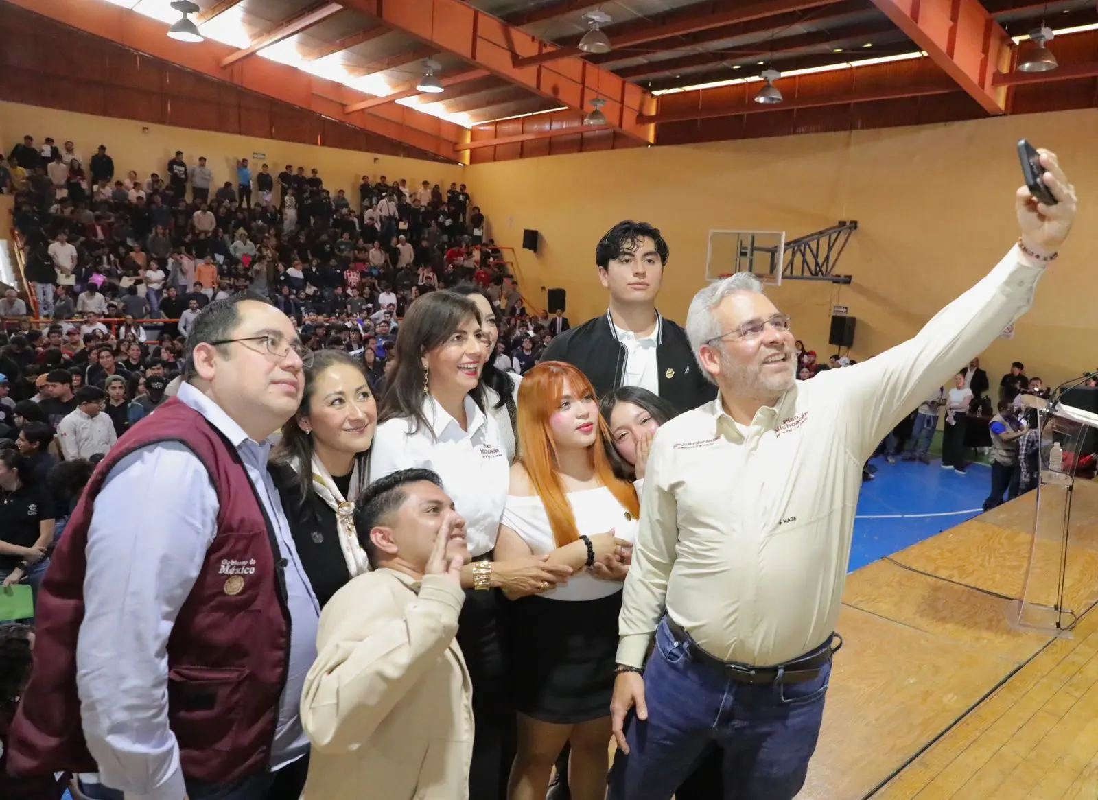 Próximo lunes se presenta plataforma para entrega de chips con internet gratuito para estudiantes de prepa y universidad: Bedolla