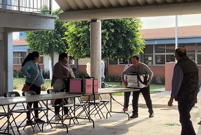 Puedes acudir a votar con acordeones hechos por ti, pero prohíben el reparto de estos