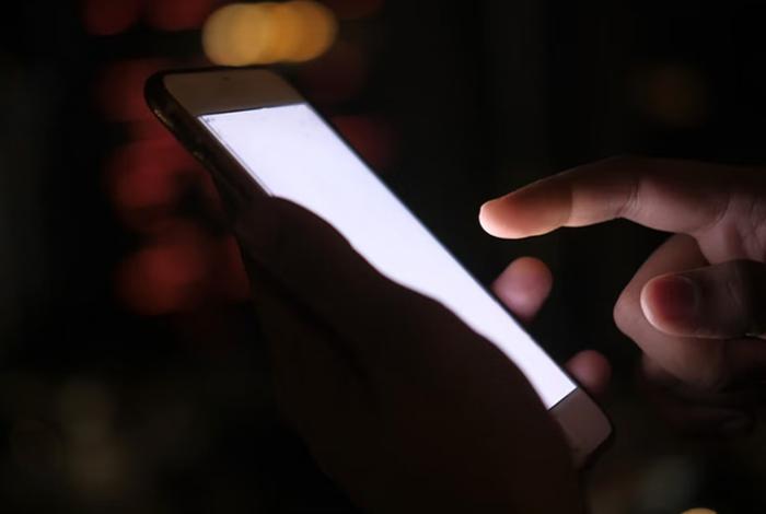 ¿Qué implica el decreto que busca prohibir contenido digital que incite a la violencia en escuelas?