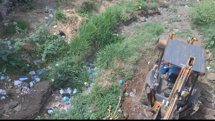 Que NO te lleve el agua: Apatzingán se pone las pilas y limpia cauces antes de la lluvia.