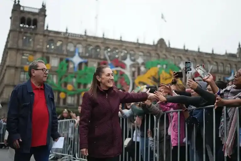 ¡Que vida siempre la lectura!: Encabeza Presidenta Claudia Sheinbaum entrega gratuita de 2.5 millones de libros de la colección 25 para el veinticinco del FCE a jóvenes de Latinoamérica