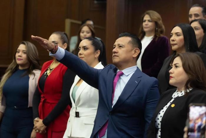 ¿Quién es Carlos Torres Piña, el “Fiscal Carnal” de Michoacán?