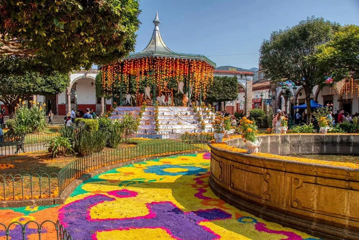 Quiroga enciende la magia de la Noche de Ánimas con un Altar Monumental