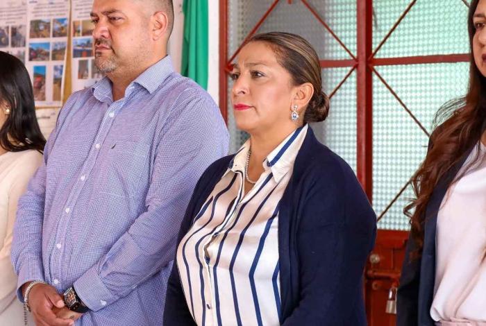 Quiroga honra a víctimas y participa en Simulacro Nacional 2025