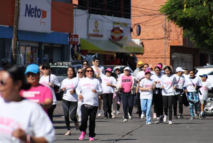 Realiza con éxito, Adriana Hernández, onceava Carrera Rosa