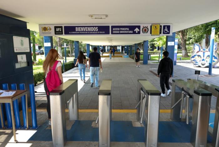 Reanuda UMSNH clases y actividades administrativas presenciales este martes