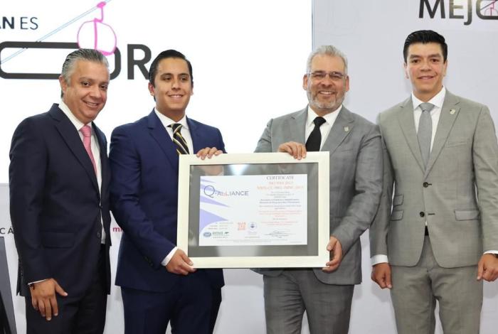 Recibe Bedolla certificación histórica por proceso del gasto público de Michoacán