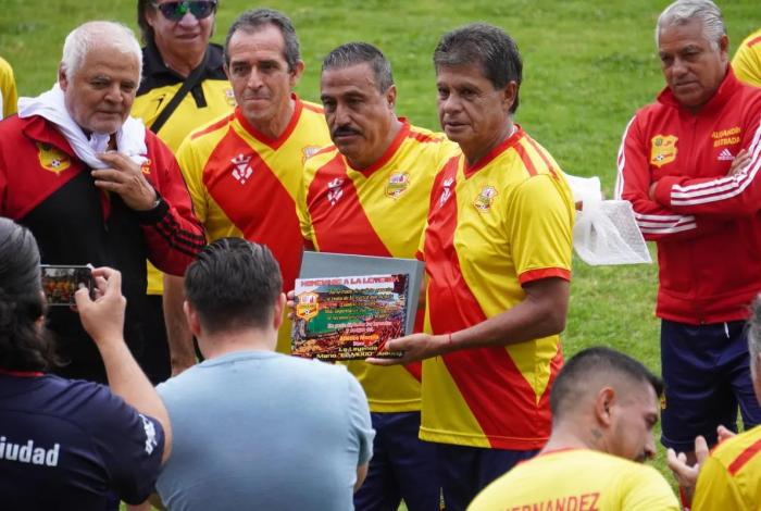 Recibe homenaje por su trayectoria con el Atlético Morelia, Mario ‘Mudo’ Juárez