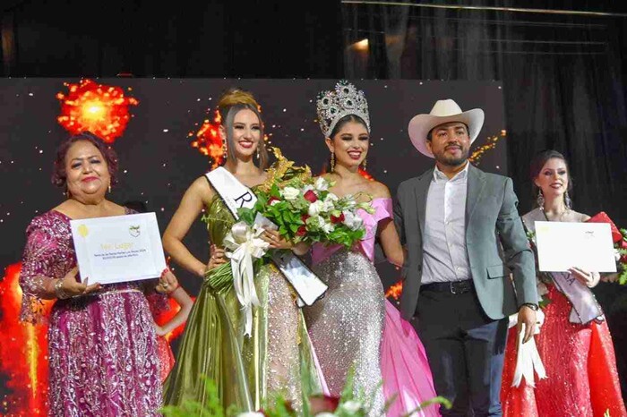 Recibe Humberto Jiménez Solís, Fuego Patrio conmemorativo al 214 aniversario de la Independencia de México