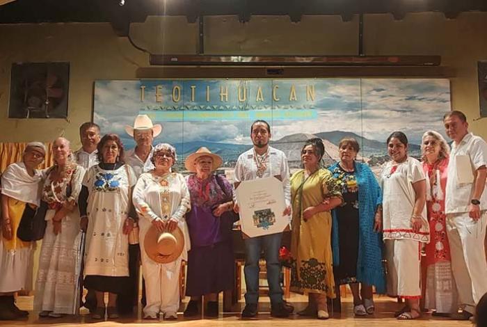 Recibe Pavel Ulianov Guzmán condecoración Caballero Águila por su labor en pro de las comunidades