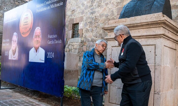 Reciben Francisco García Davish y Blanca Esthela Rueda premio al Mérito Periodístico