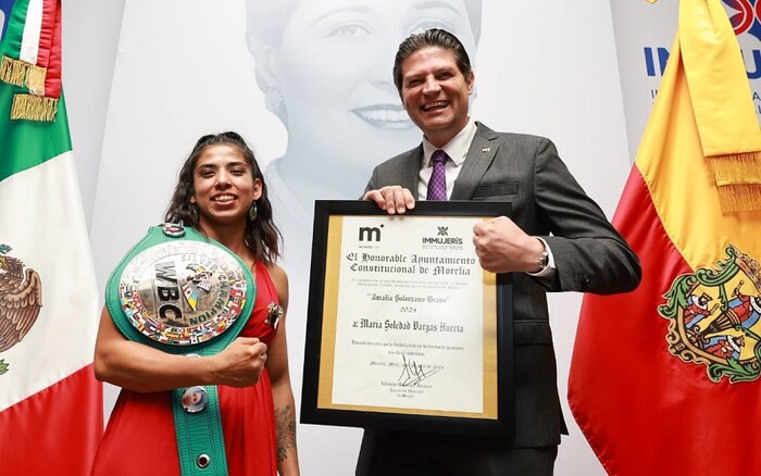 Reconoce Alfonso Martínez a la boxeadora Sol Vargas