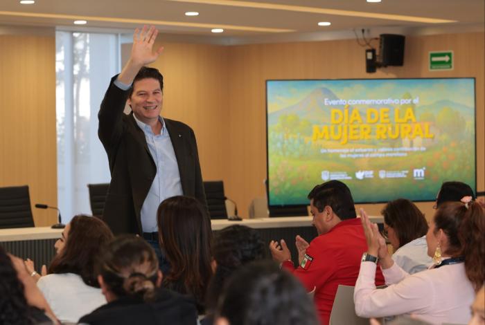 Reconoce Alfonso Martínez a mujeres rurales