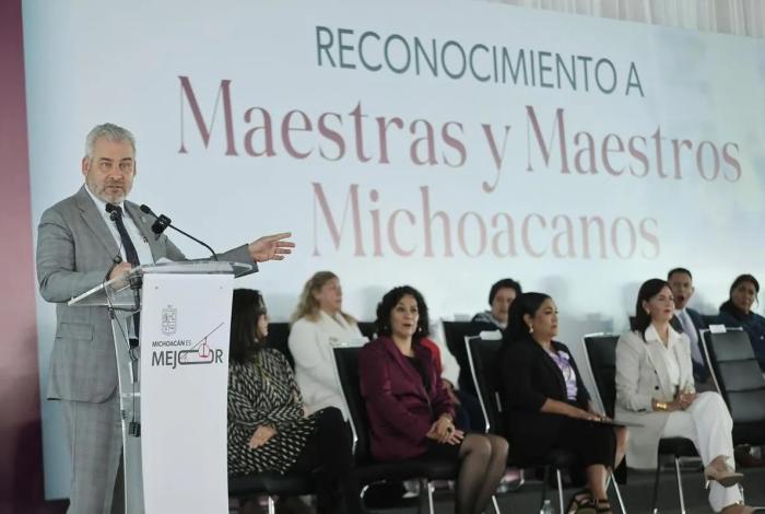 Reconoce Bedolla compromiso y vocación educativa de docentes michoacanos