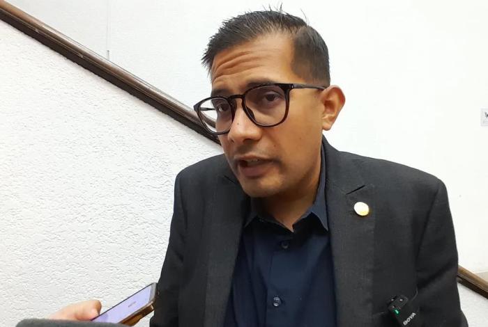 Reconoce Conrado Paz que es incómodo ser el comodín del gobernador