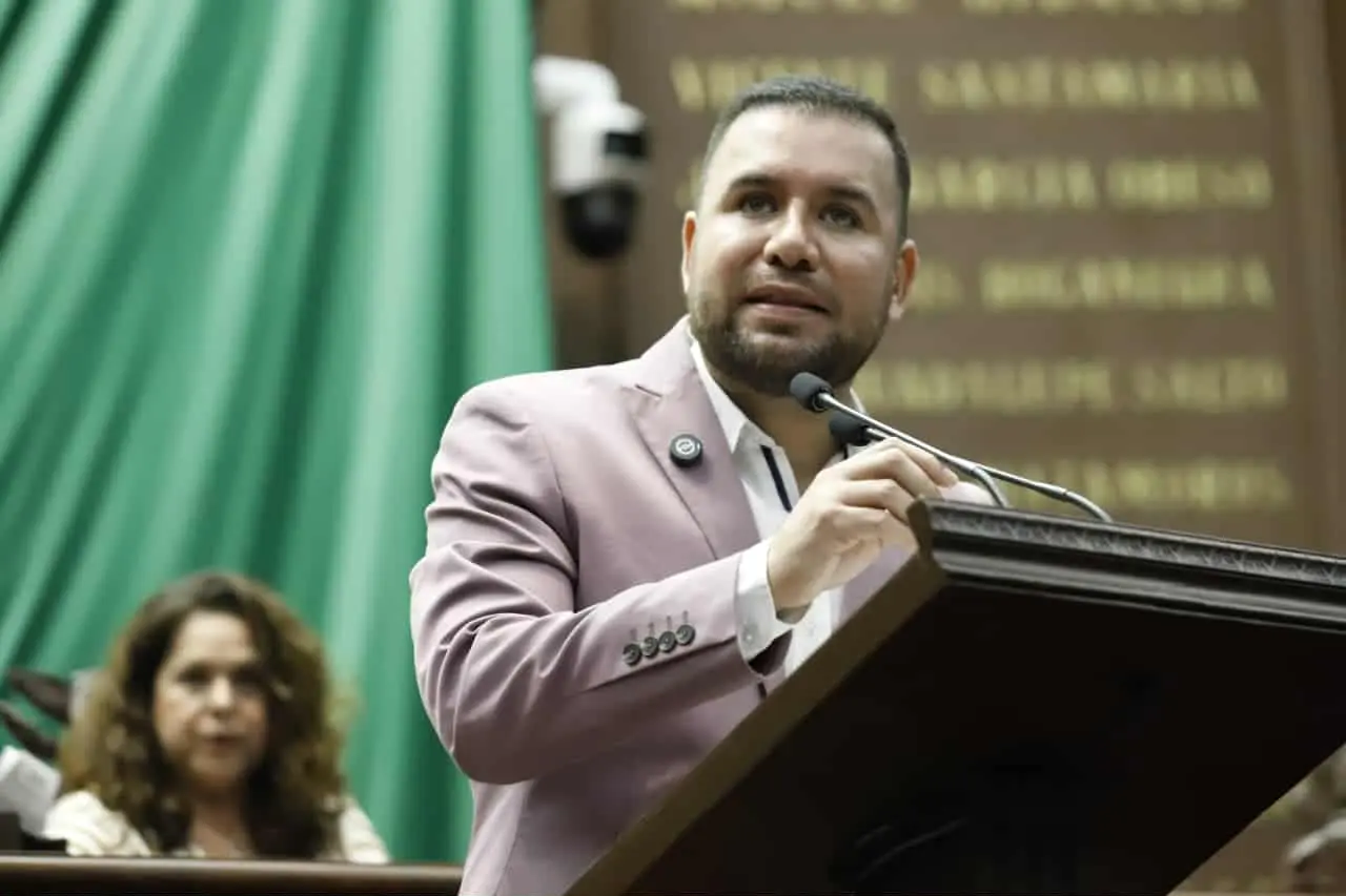 Reconoce Reyes Galindo a profesoras y profesores como actores claves de la transformación en Michoacán