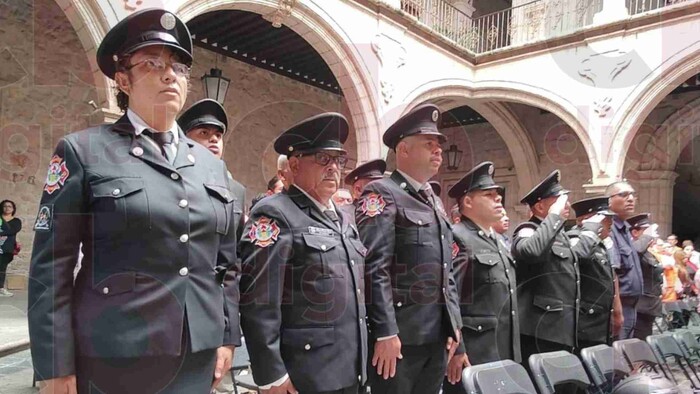 Reconocen trabajo de más de 45 elementos del cuerpo de bomberos de Morelia