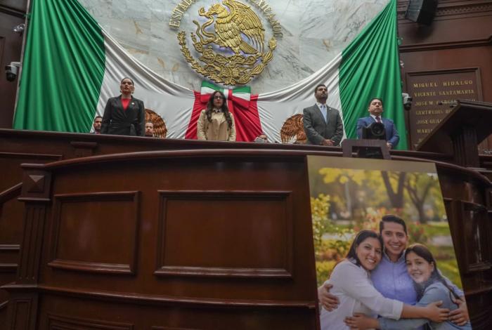 Recuerdan en el Congreso a Víctor, Anayeli y Megan