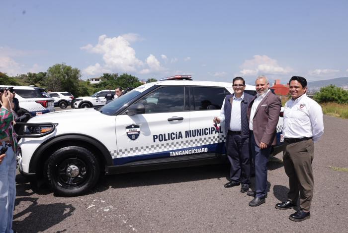 Refuerza Bedolla seguridad con entrega de patrullas a 10 municipios
