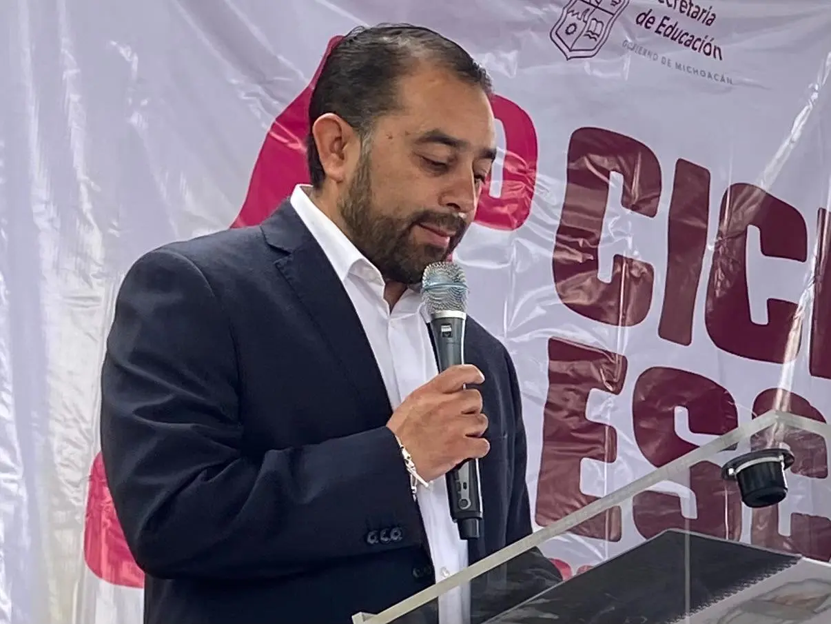 Regresan a clases más de mil estudiantes en Huaniqueo con apoyos para fortalecer la educación