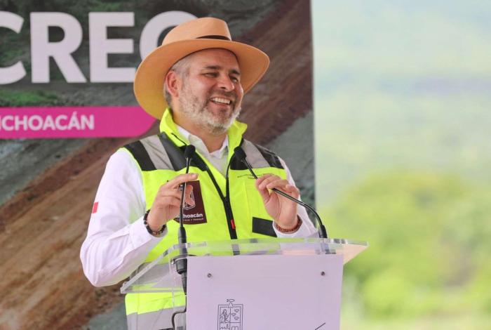 Rehabilitación carretera en Michoacán al 45 %; se abre camino al desarrollo: Bedolla