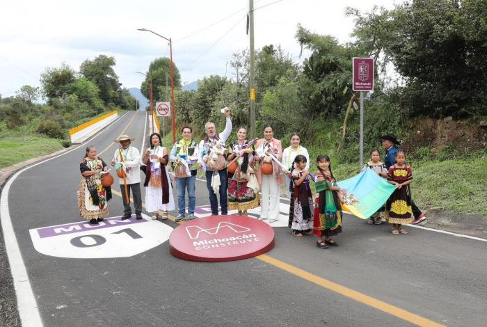 Rehabilitación de la carretera Coeneo-Zipiajo garantiza conectividad en la región