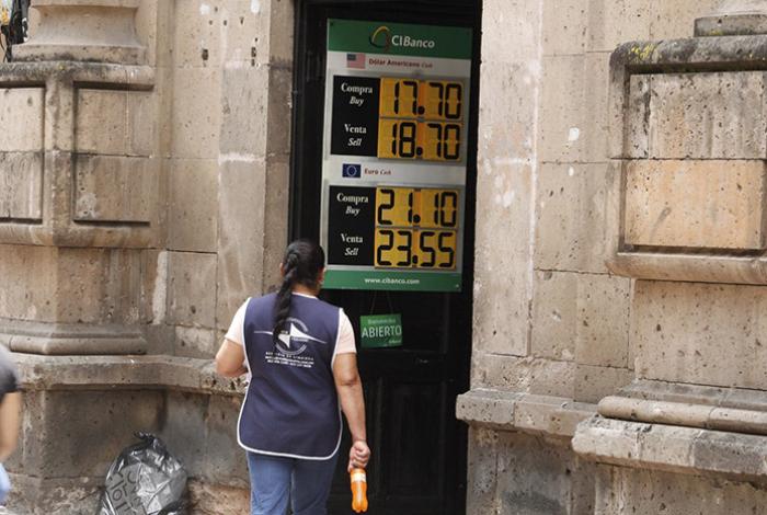 Remesas desde EUA caerían hasta un 1,6 % con el nuevo impuesto del 1 %