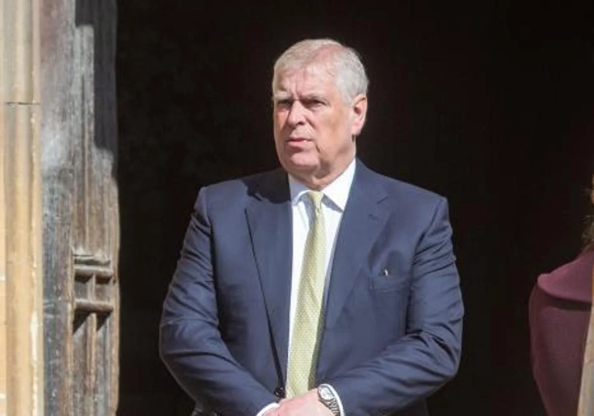 Renuncia a sus títulos reales el príncipe Andrés de Inglaterra